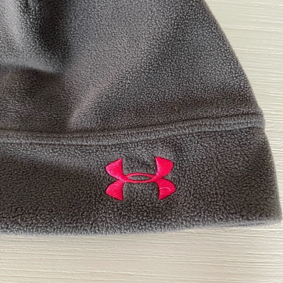 Under Armour Women ColdGear Infrared Storm Blustery Beanie Ponytail Gray pink - Picture 2 of 7